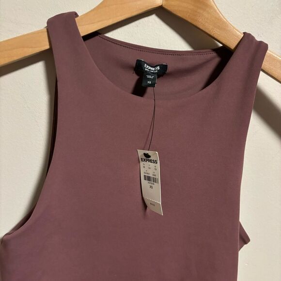 NWT Express Body Contour High Compression High Neck Cropped Tank- Size XS - Picture 5 of 9